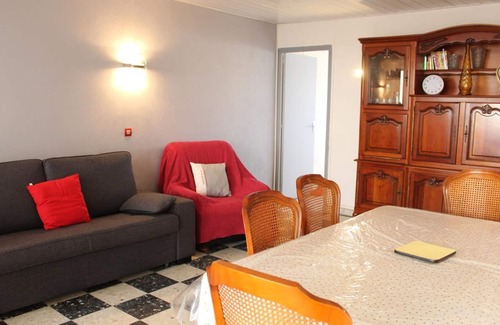 Port-la-Nouvelle Apartment | 3-room apt. for 6 with parking, 300m from shops