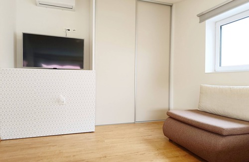 Samorin House | 3 room duplex house with AC & free ingate parking