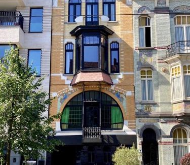 Stationsbuurt Noord Apartment | 3 Room Luxury Design Apartment with Airconditioning, Close to Gent St-Pieters Station