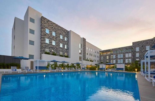 Puerto Morelos Apartment | 3 Spacious Modern Rooms Near Cancún Airport l Pool, Free Breakfast & Shuttle