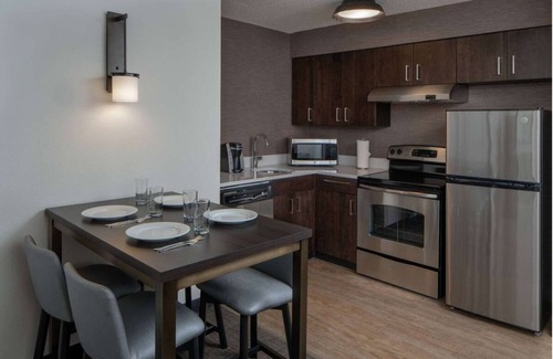 Fairfax Hotel | 3 Spacious Units Perfect for Groups! Free Breakfast, Pets are Welcome!