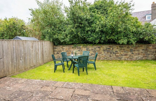 St Davids Cottage | 3 Stable Yard, Holiday Cottage St Davids, Sleeps 6, 3 bedrooms, bathrooms