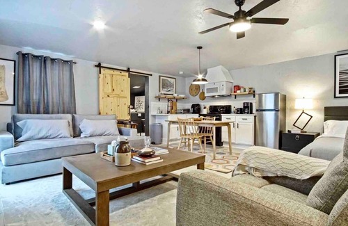 Central Oklahoma City Apartment | 3-story 6-bedroom 4 Bathrooms 3min-asian Dist