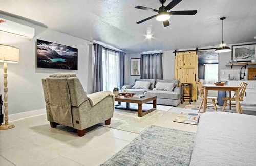 Central Oklahoma City Apartment | 3-story 6-bedroom 4 Bathrooms 3min-asian Dist