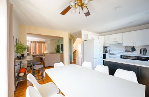 Shirley House | 3 Story Beach Waterview, 3 KING bed, golf putting green!