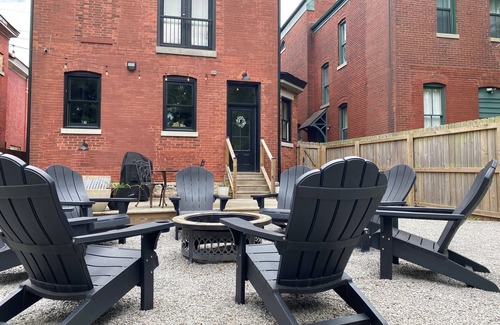 Old Louisville House | 3-story Bourbon Luxe Historic Retreat 2 mi to Whiskey Row-NULU