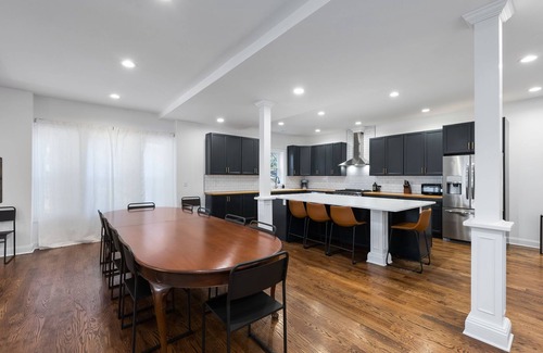 Clintonville House | 3 story, massive house in Central Columbus. Huge Kitchen!