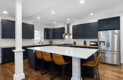 Clintonville House | 3 story, massive house in Central Columbus. Huge Kitchen!