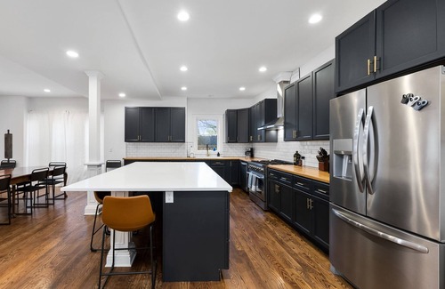 Clintonville House | 3 story, massive house in Central Columbus. Huge Kitchen!