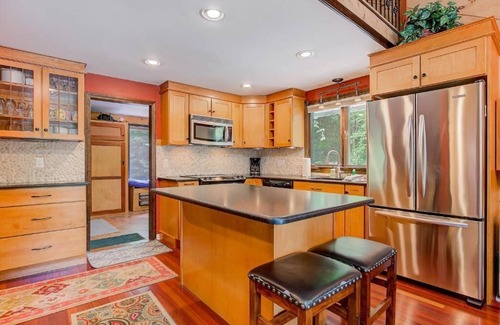 Bartlett Ski Chalet | 3 Story Mountainside Chalet - Storyland 5 min, hike, bears, waterfalls, explore