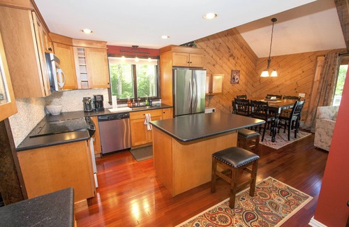 Bartlett Ski Chalet | 3 Story Mountainside Chalet - Storyland 5 min, hike, bears, waterfalls, explore