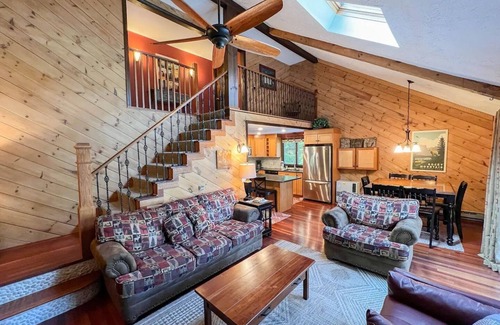 Bartlett Ski Chalet | 3 Story Mountainside Chalet - Storyland 5 min, hike, bears, waterfalls, explore