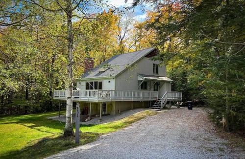 Bartlett Ski Chalet | 3 Story Mountainside Chalet - Storyland 5 min, hike, bears, waterfalls, explore