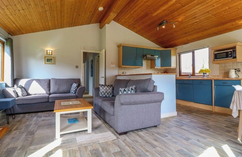 Tredrizzick Cottage | 3 THE GLADE, pet friendly, with pool in Rock