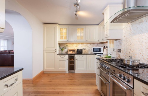 Lelant Apartment | 3 The Manor, Porthkidney Sands - a house that sleeps 8 guests in 3 bedrooms