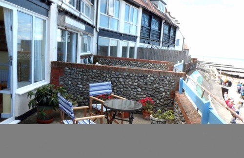 Sheringham Apartment | 3 The Promenade - a stunning sea view, just for two! Ground floor apartment that sleeps 2 guests
