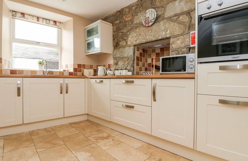 Paul Cottage | 3 TRUNGLE COTTAGES, pet friendly, with open fire in Mousehole