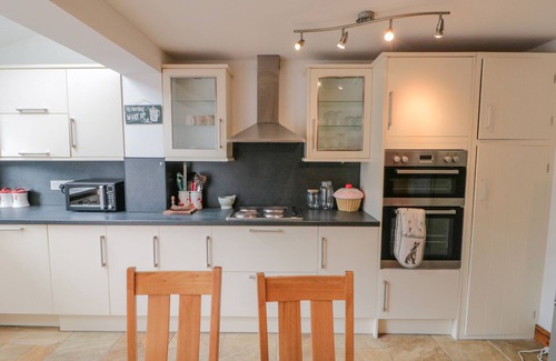 Weaverthorpe House | 3 WILSON COTTAGES, pet friendly, with hot tub in Weaverthorpe