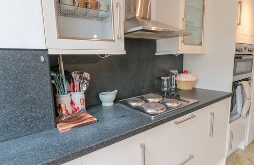 Weaverthorpe House | 3 WILSON COTTAGES, pet friendly, with hot tub in Weaverthorpe