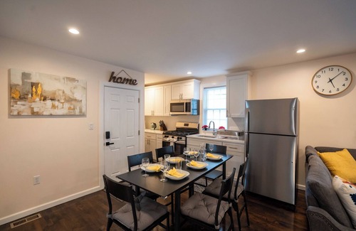 Dorchester Apartment | 30/1 - 4BR Boston - Cozy Apt near Geneva Cliffs