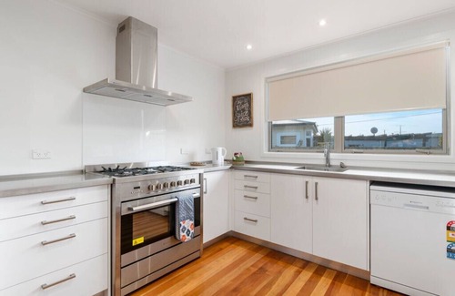 Martinborough Cottage | 30 Cologne - Martinborough Holiday Home