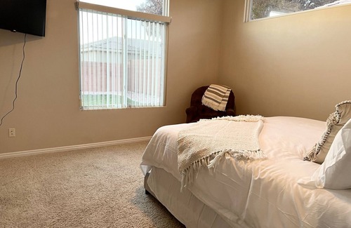 Hurricane House | 30+ day stays, Pool, RV Pad, Pets, National Parks!