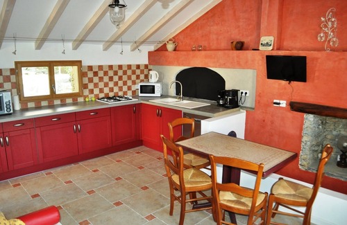 Chine House | 30 metres from the sea, traditional fisherman's cottage with sea-view terrace