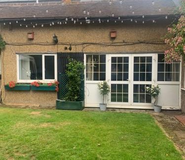 Abbots Langley Apartment | 30 mins walk from Harry Potter Tour Self Contained Flat One bedroom plus new sofa bed in lounge