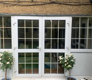 Abbots Langley Apartment | 30 mins walk from Harry Potter Tour Self Contained Flat One bedroom plus new sofa bed in lounge