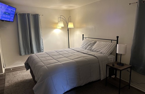 Frankfort House | 30 minutes from downtown Chicago!