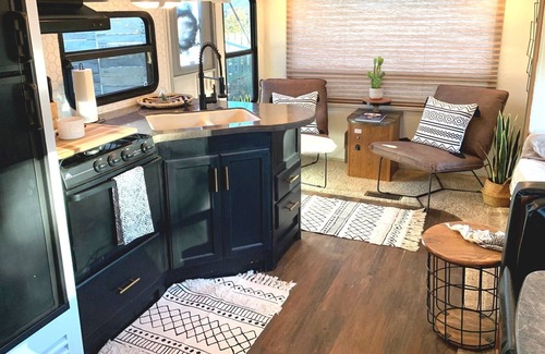 Spring Hill House | 30% Off Boho Glamping Retreat Nashville w/ POOL! Pets are Welcome!