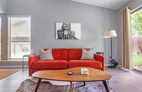 Franklin Park House | 30% Off Long Term Stays! Willie & Friends