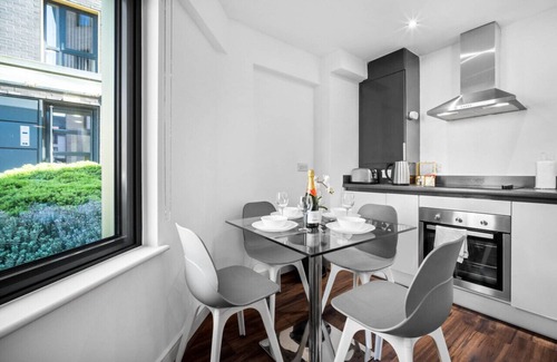 Bordesley Apartment | 3001 Fabrick Square · Luxury 2 Bed Apartment - Smart TV - WIFI