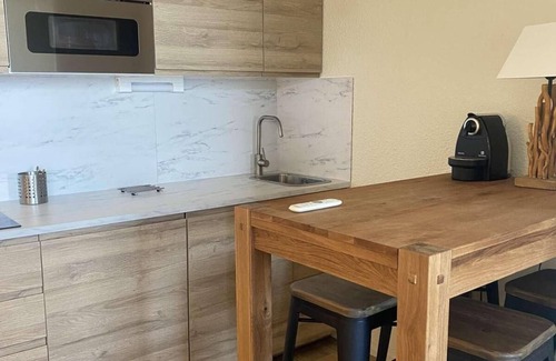 Eclose-Ouest Apartment | 300m from ski lifts, 3rd floor, tv, ski locker, 23m², Alpe d'Huez