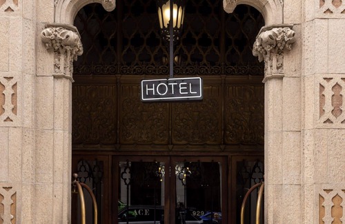 Historic Core Apartment | #302 - Kasa Downtown LA | Accessible King Room