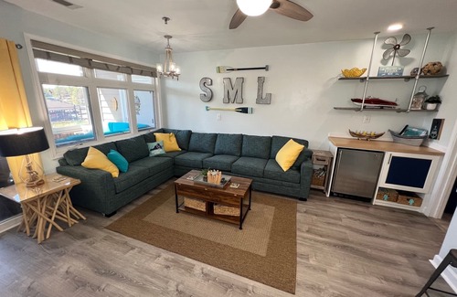 Huddleston Apartment | #303 Pointe - 2 Bedroom Lakefront Condo at Mariners SML