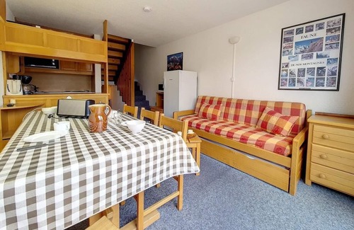 Les Menuires Apartment | 30m from ski slopes, 4th floor, balcony, tv, ski locker, 55m², Les Menuires