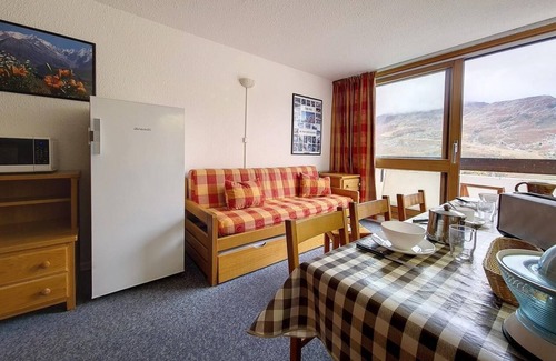 Les Menuires Apartment | 30m from ski slopes, 4th floor, balcony, tv, ski locker, 55m², Les Menuires