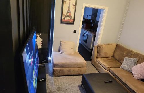 Burslem Apartment | 30mins from Alton Towers - Panama Apartments Lodge