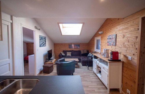 Les Avanchers-Valmorel Apartment | 310m from ski slopes, 2nd floor, view mountain, balcony, tv, ski locker, 73m², Valmorel