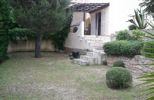 Bandol Apartment | 32 m2 self-contained studio in villa with 900 m2 grounds