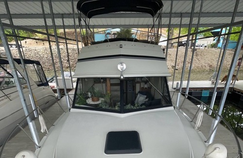 Lake Ozark Boat Rental | 32' Unique Boat Hotel on the Lake