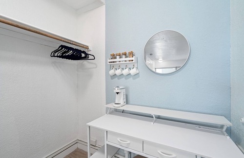 South Corals Apartment | 324-Fantastic FLL Location! Only 1 mile from beach