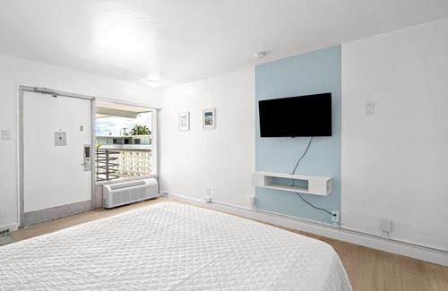South Corals Apartment | 324-Fantastic FLL Location! Only 1 mile from beach