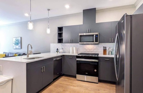 Dunellen Apartment | 327 Modern 1BR Apt Walk to NJT