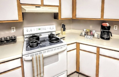 Chinatown House | #33 Condo: Mins to Strip/ChiTown/Dntwn/Con Center