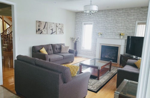 Churchill Meadows House | 3300sqft+ Spacious 5 Bedroom. WOW Decor!