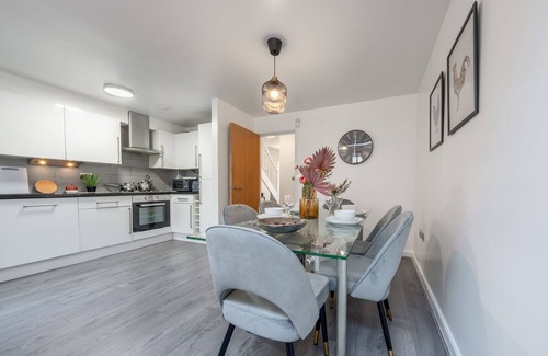 Wolverhampton House | 333168kskmdwdfef dn