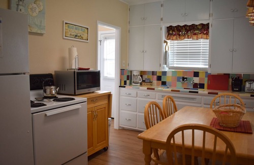 Downtown House | 340 Hollister: 2 BR, 1.5 BA House in Pismo Beach, Sleeps 6