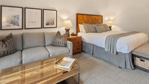 Stowe Area Resort | 345 Studio NATIONAL 3rd Floor Pool & Mountain Views By Stowe Mountain Rentals